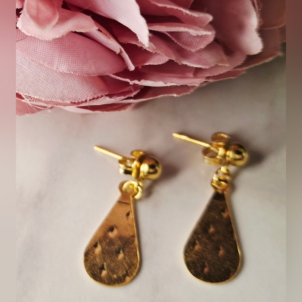 Vintage 80s ✨️💧Gold Teardrop Earrings